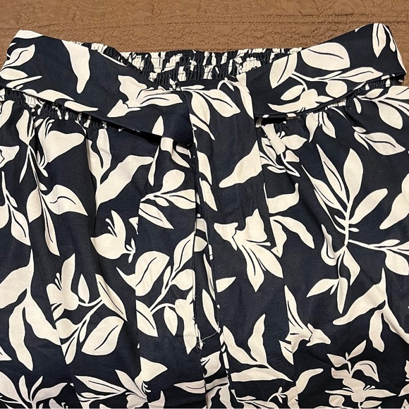 Size M Grace Karin Navy & white floral pull-on palazzo pants & tie waist. - Picture 5 of 6